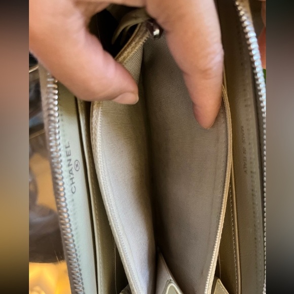 ♥️ Chanel Wallet Matelassé Gold Quilted Diamond Stitch Patent Leather Zip Around - Picture 7 of 9